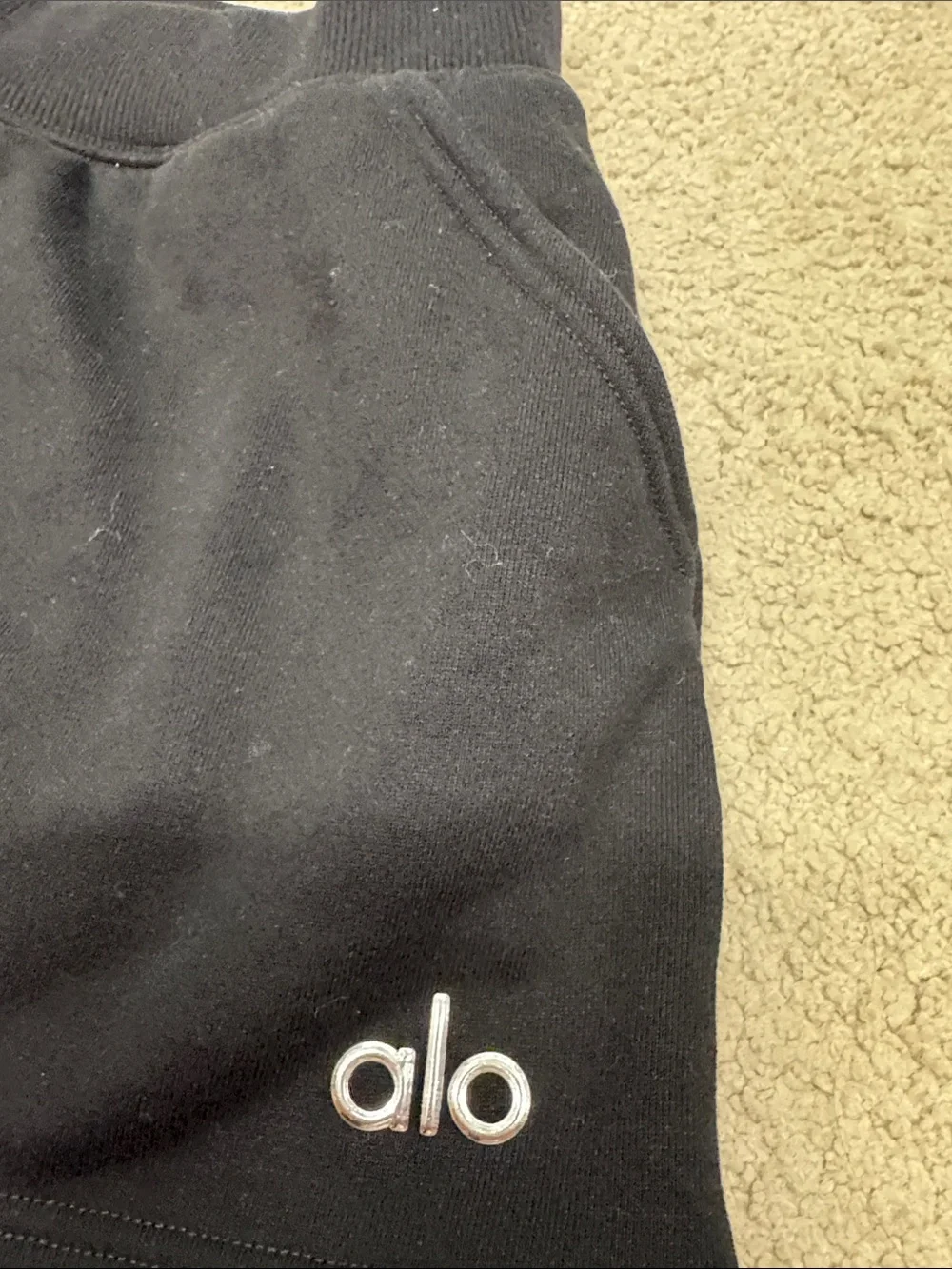 ALO Yoga sleek black